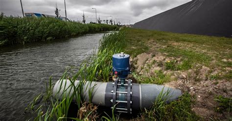 Stortbuien leiden tot wateroverlast in friesland. Mijlpaal in strijd tegen wateroverlast in Westland: Ook ...