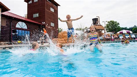 Thunder Bay Indoor Water Park Activity Great Wolf Lodge Traverse