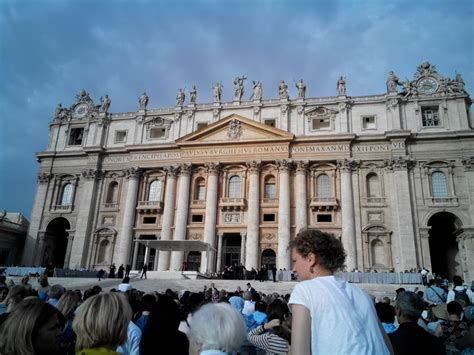 Infatti funziona in modo indipendente con tre consigli d'amministrazione: Città del Vaticano | Città del vaticano, Città, Vaticano