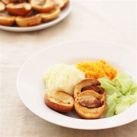 Traditionally toad in the hole is served alongside onion gravy and vegetables, with crispy yorkshire pudding batter. Vegetable Toad In A Hole / Vegetarian Toad In The Hole ...