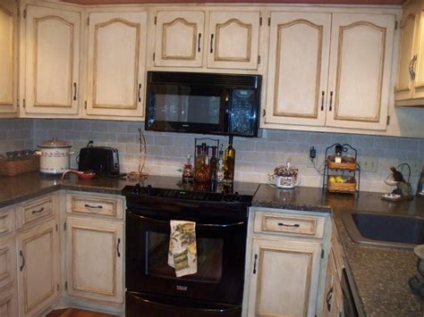 It doesn't have to be too heavy, but make sure you get the glaze in all the nooks and crannies of the cabinet door or drawer. Refinishing Glazed Kitchen Cabinets - TheyDesign.net - TheyDesign.net