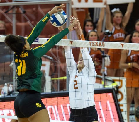 Photo Gallery Texas Volleyball Comes Back To Win 3 2 Over Baylor