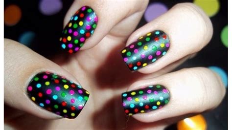 Uñas blancas decoradas + de 90 diseños increíbles! Tendencia de las Uñas decoradas blancas con puntos de colores - YouTube