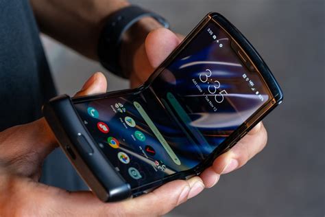 Razr Lan Ado Conhe A O Primeiro Celular Dobr Vel Da Motorola