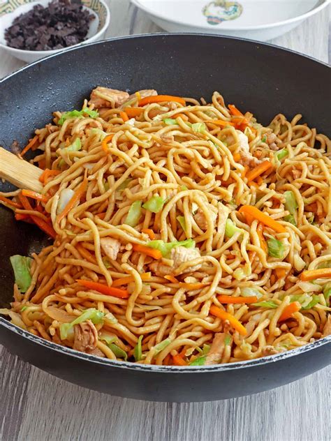 Easy Chicken Yakisoba Kawaling Pinoy