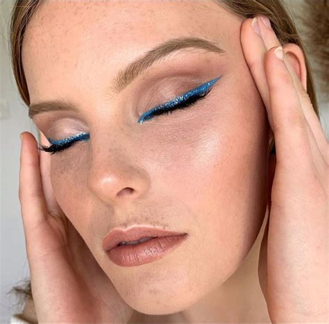 Blue Glitter Eyeliner By Dmvmakeupartistry Dicas De Maquiagem