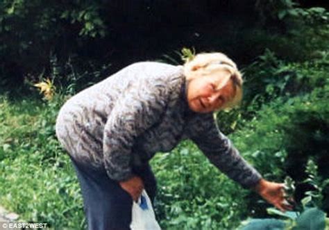 Granny Ripper Tamara Samsonova Reenacts How She Cut Off Head Of Final Victim Daily Mail Online