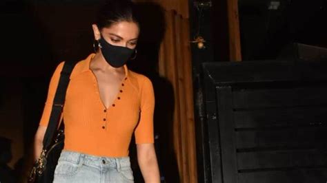 Deepika Padukone Steps Out For A Dinner Date With Sister Anisha
