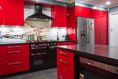 Retro Red Kitchen Splashback Image Exposed Rangehood Freestanding