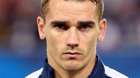 Champion du monde ⭐️⭐️ et parrain de l'association @unriencesttout. Antoine Griezmann Net Worth Biography - Griezmann Skills ...