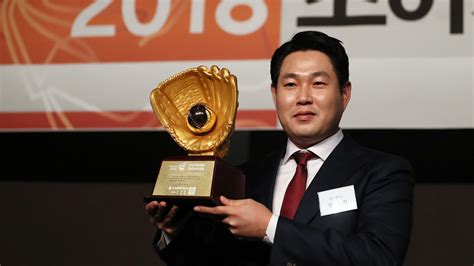 이미 리그 최고 포수 반열에 올랐고, kbo. 양의지, 무관의 한 풀다…조아제약 프로야구대상 | SBS 뉴스