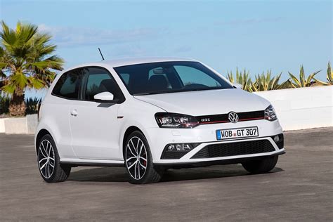 L'assetto sportivo ribassato di 15 mm è parte della dotazione di serie, mentre l'assetto sportivo regolabile con sport performance kit è. VOLKSWAGEN Polo GTI specs & photos - 2014, 2015, 2016 ...