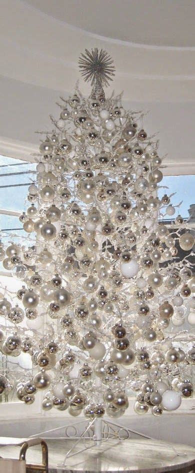 When purchasing your tree, make sure to tailor your choice to fit your decorations. 37 Awesome Silver And White Christmas Tree Decorating ...