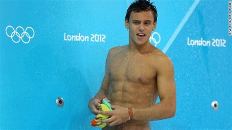 Tom Daley Olympic Diver Reveals He Is In A Gay Relationship Cnn