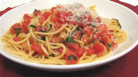 3:38 the stay at home chef 281 873 просмотра. Spaghetti with Fresh Tomato Sauce -- Lynn's Recipes - YouTube