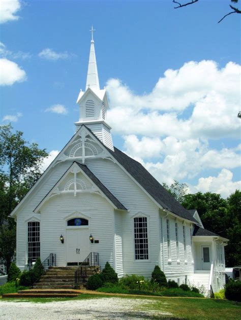 Just a friendly reminder for the ones sharing pictures on this page. 16 Small Towns Around Nashville Where Everyone Knows Your Name | Old country churches, Church ...