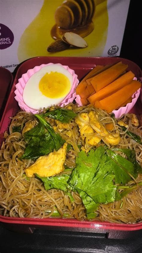 Telur biasanya digoreng untuk dibuat. namakucella: MEE HOON GORENG TELUR REBUS - BEKAL 2 JANUARI ...