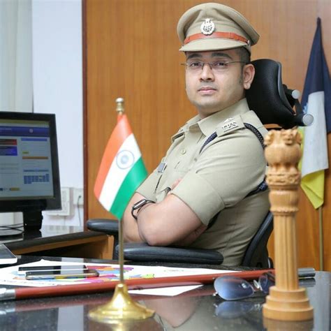 He is an 2010 batch ips officer ,he is accused for misbehaving with two state leaders, he born and brought. Yathish Chandra- Officer In Action - the fridaymania