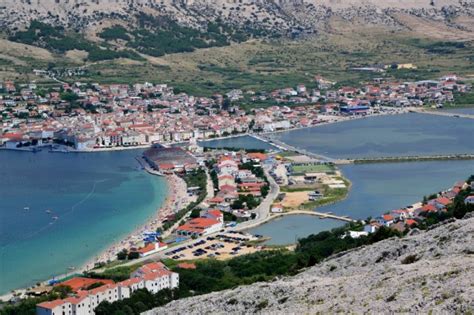 Chorwacja to przede wszystkim długie wybrzeże (prawie 2 tysiące kilometrów plaż!) oraz tysiące wysp i wysepek główne kierunki wycieczek do chorwacji. Zdjęcia: Pag, Dalmacja, Na wyspie Pag, CHORWACJA