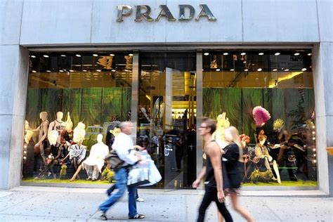 Prada Gucci Dior Test Stores Inside Department Stores Wsj