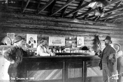 19th Century Photos Reveal The World Of Wild West Saloons Old West