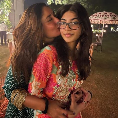 करीना कपूर ने करिश्मा की बेटी समायरा पर लुटाया अपना प्यार kiss के साथ शेयर की खूबसूरत तस्वीर