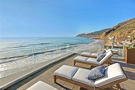 5 Beyond Amazing Beach Houses You Can Rent Malibu Beach House Beach