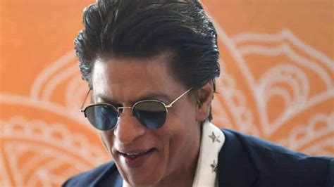 Shah Rukh Khan Reportedly Charging Rs 100 Crore For Pathan