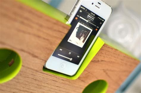 Super sculptural and they actually work! DIY Plans: Make Your Own Wooden iPhone Amplifier | Diy plans, Iphone speaker, Diy