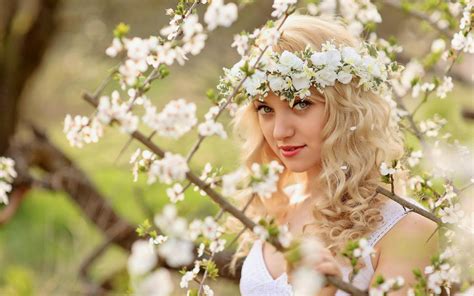 Beautiful Girl In Flowers Hd Wallpapers Hd Wallpapers Storm Free