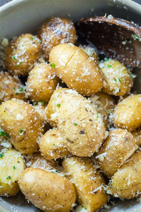 Cheesy Garlic Roasted Potatoes Recipe — Eatwell101