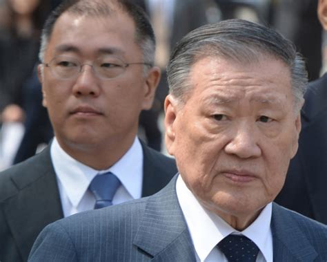 Jun 23, 2021 · 지난해 10월, 부친인 정몽구 현대차그룹 명예회장을 이어 그룹 총수(회장)가 된 정의선 회장도 2020년 11위에서 올해 12위로 순위가 떨어졌다. 종합 엘리엇 '현대차-모비스' 합병 요구…명분과 지분 모두 ...