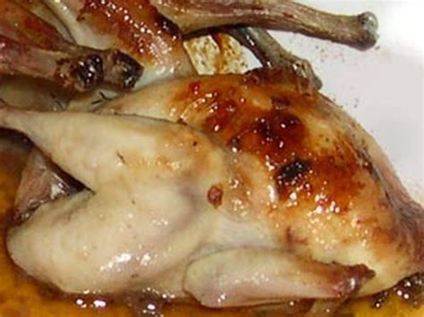 Ajouter le bacon égoutté et émietté dans la cocotte. Cailles au miel | Recette | Caille recette, Recettes de ...
