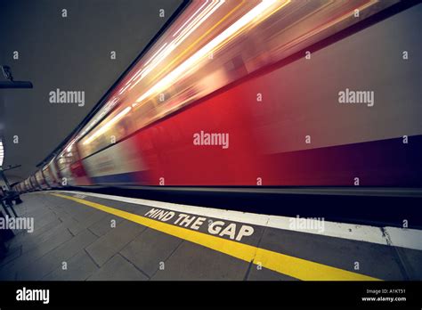 London Underground Platform Britain Uk Stock Photo Alamy