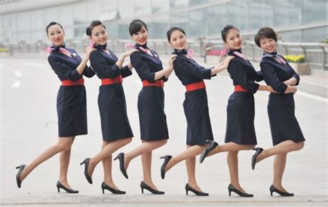China eastern airlines cabin crew. 【空姐微博控】空乘新装亮相 大跳"空姐style"_空姐频道_飞呀空姐网 | 客室乗務員, 中国東方航空, 乗務員