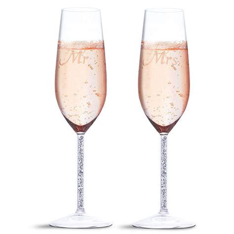 2 Piece Set Wedding Champagne Toasting Flutes Engraved Mr And Mrs