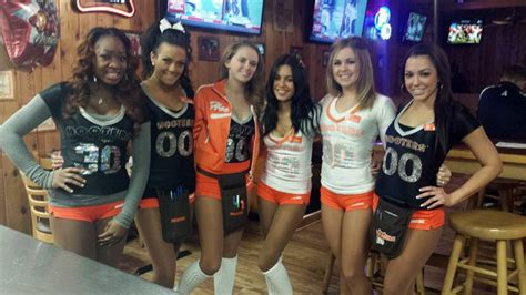 A Day In The Life Of A Hooters Girl Las Vegas Review Journal