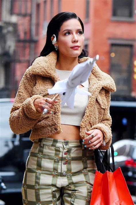 Halsey Filming A Commercial In New York 10 09 2019 • Celebmafia