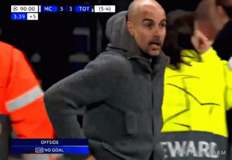 Including all the football gifs, soccer gifs, and pep guardiola gifs. Guardiola Poesia GIF - Guardiola Poesia Eliminado ...