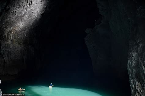 Sarawak chamber @ mulu heritage park, sarawak. Inside the 'supercave' in China that can fit four Great ...