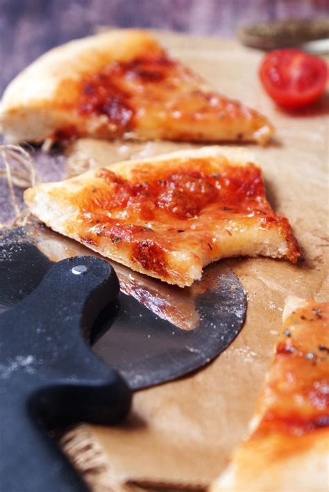 Setacciare la farina in una terrina larga e mescolarvi il lievito di birra mastro fornaio. Pizza senza glutine con lievito istantaneo - Profumo di Buono