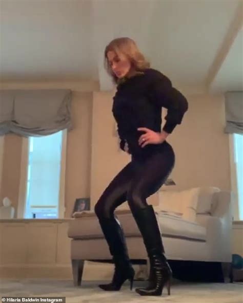 Hilaria Baldwin Impressively Performs Squats In High Heel Boots Daily Mail Online