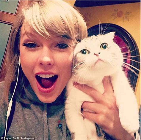 Taylor Swift Continues To Surpass Kim Kardashian With 50m Instagram Followers Daily Mail Online