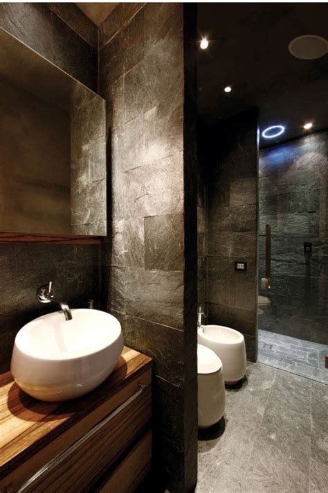 Soggiorno, cucinotto con balcone, camera matrimoniale grande e bagno con vasca. Arredo Bagno Milano e provincia