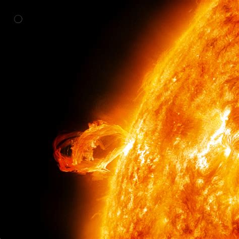 Sun Unleashes M Class Solar Flare Event Captured By Nasas Solar