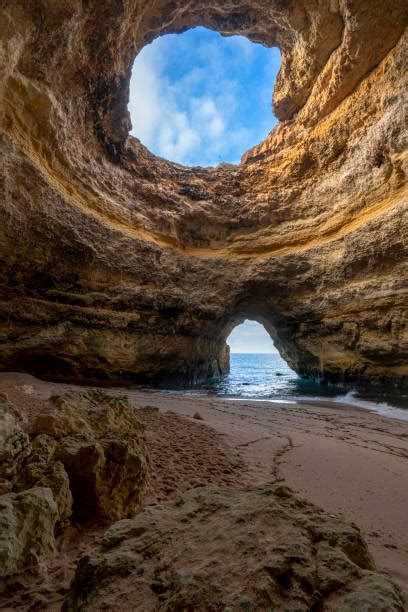 1100 Benagil Beach Caves Algarve Portugal Fotografías De Stock Fotos