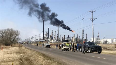 Explosion Rocks Wisconsins Only Refinery At Least 11 Hurt