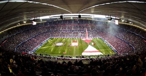 Information on history, how to get to allianz arena, hotels, tickets for bayern munich, stadium tours, and more. Stadium special: Bayern Munich's Allianz Arena ...