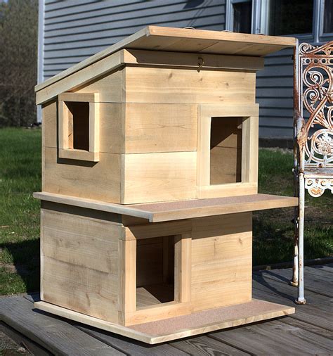 Outdoor Cat House Shelter from Touchstone Pet