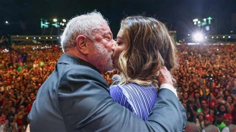 os ministros do amor tomando posse brinca janja em post com foto beijando lula